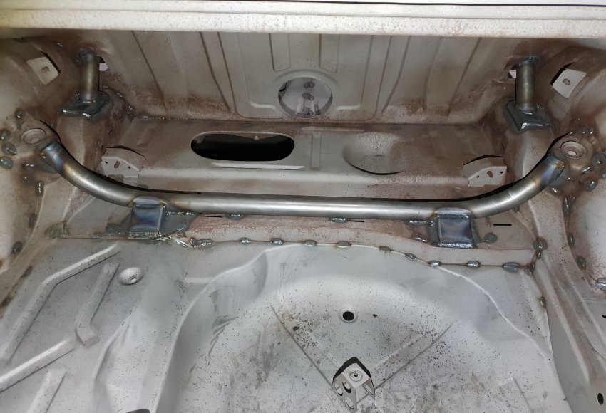 190 DTM Rearstrut brace